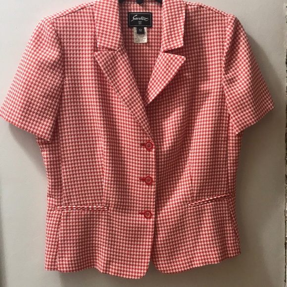 Red&White Suite - Picture 1 of 5